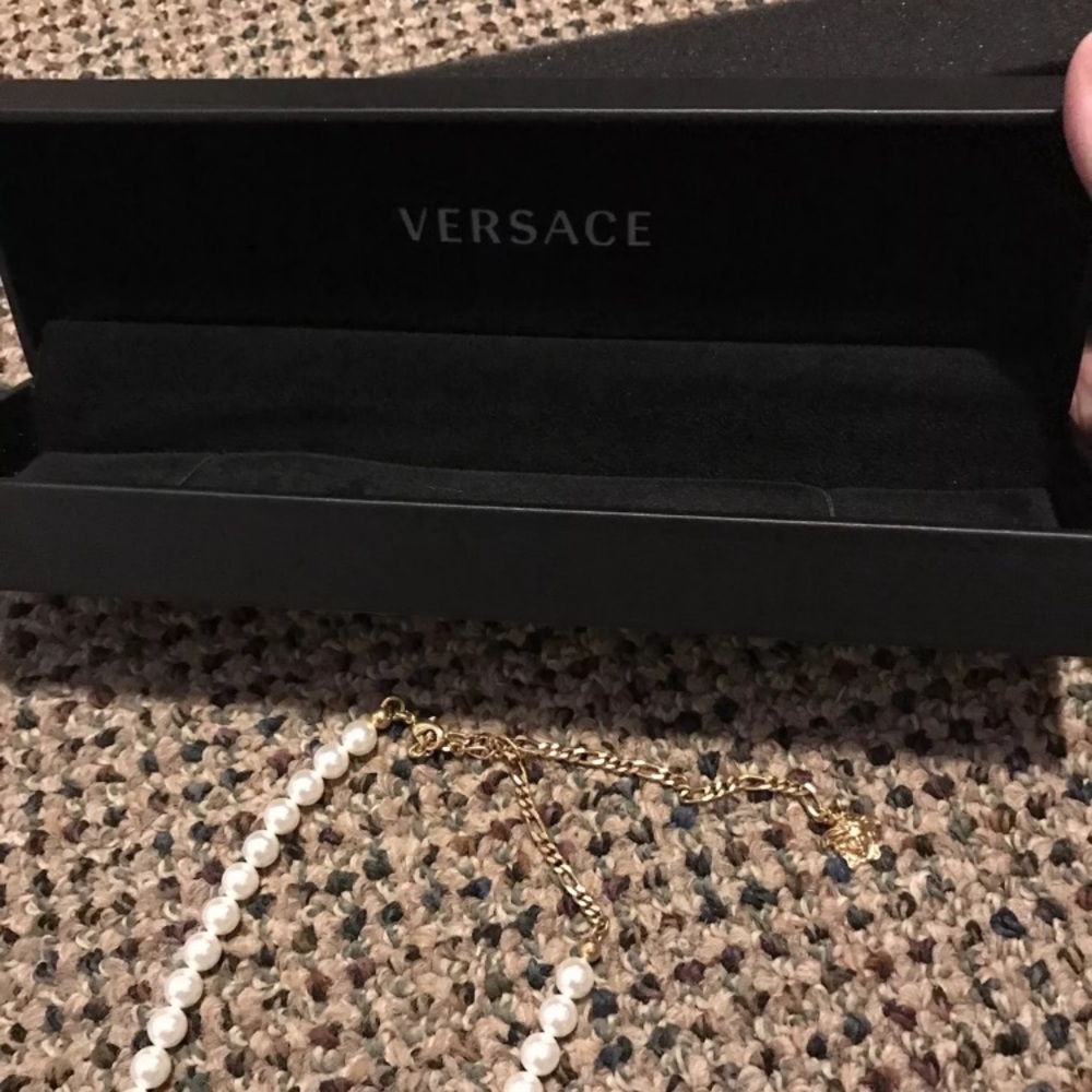 Versace pearl necklace - Picture 3 of 13